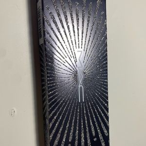 MAC new in box palette.